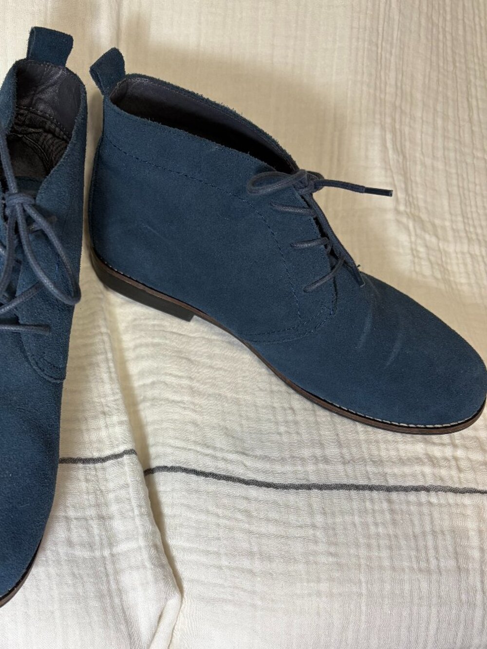 White Mountain Blue Suede Lace-Up Chukka Bootie 9.5